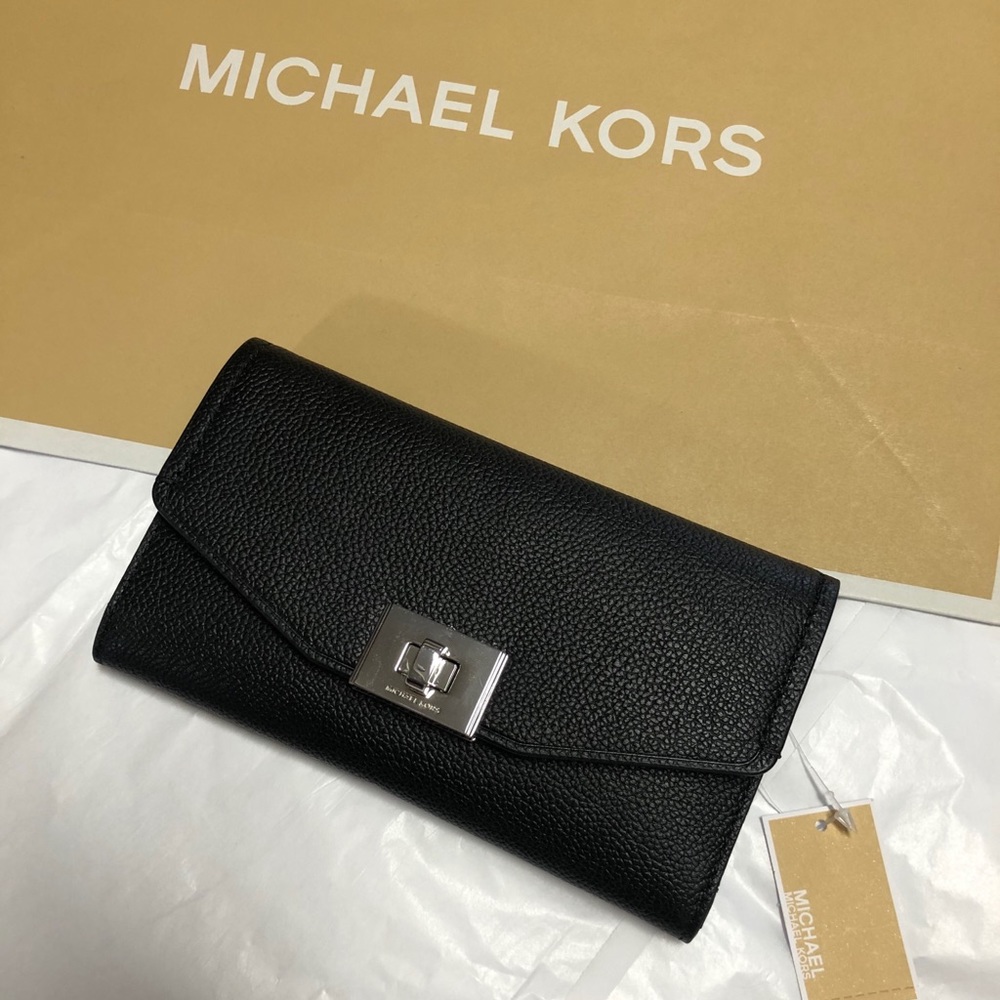 New Michael Kors Cassie Large Trifold Wallet